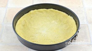 Пирог из песочного теста с замороженными ягодами