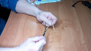 Связка двух лесок или двух шнуров узлом юкатан.