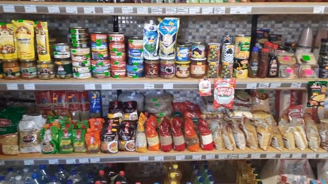 Бизнес дело тонкое:) Не пошла охлажденная курятина. Завезли заморозку и колбасы с сырами. смотреть онлайн