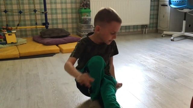 Обучающие видео по брейк дансу.Как правильно делать sixtep и threestep . смотреть онлайн