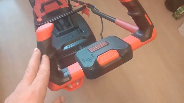 Колесная электрическая газонокосилка Black+Decker BEMW471BH.mp4 смотреть онлайн