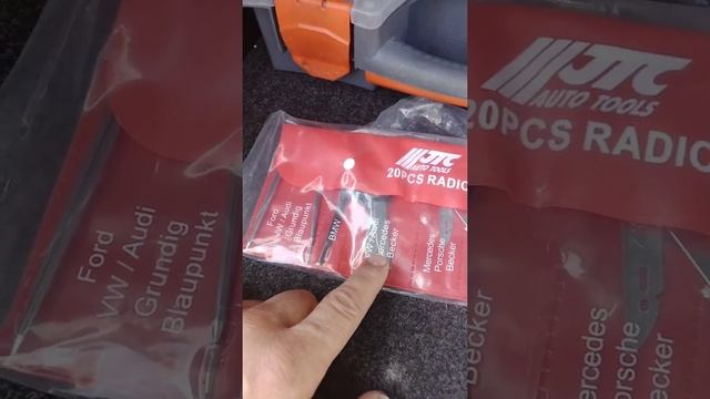 Набор съёмников штатных магнитол в арсенал диагноста
