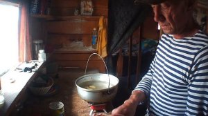 Рыбалка с ночевкой, на картах ,готовлю уху ловим щуку !