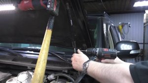 Если устал газовый амортизатор капота/задней двери