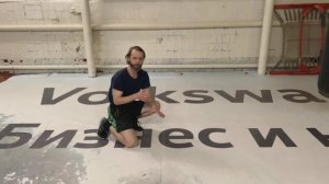 Кувырок вперед с опорой на одну руку