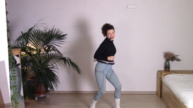 Smart Hoop Workout | 10 minute beginners workout using a smart hoop смотреть онлайн