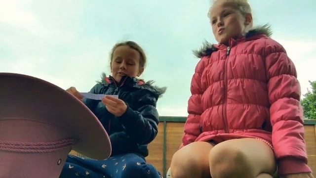 Pick out of the hat смотреть онлайн