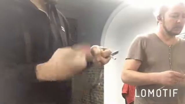 Горячая стрижка опасной бритвой смотреть онлайн