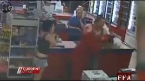 Ребёнок подавился чем то Мама отдала ребенка незнакомцу Незнакомец спас ребёнка