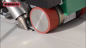 LEISTER UNIROOF E: Самоходный аппарат для сварки внахлест кровельных покрытий горячим воздухом.