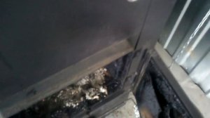 Твердотопливный пиролизный котел длительного горения "Космос". Стакан с водой в топке.