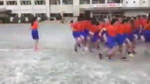 Урок физкультуры в Китае