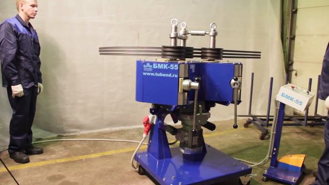 Одновременная гибка 3-х квадратных труб на многоручьевой оснастке Профилегиб 3RE-80 производства БМ смотреть онлайн