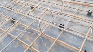 Каркас плиты фундамента из арматуры. Арматура 14 мм. Ячейка 200×200 мм.