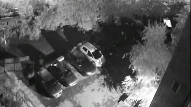 Злоумышленник бьет стекло и крадет видеорегистратор 1 06 2013 смотреть онлайн