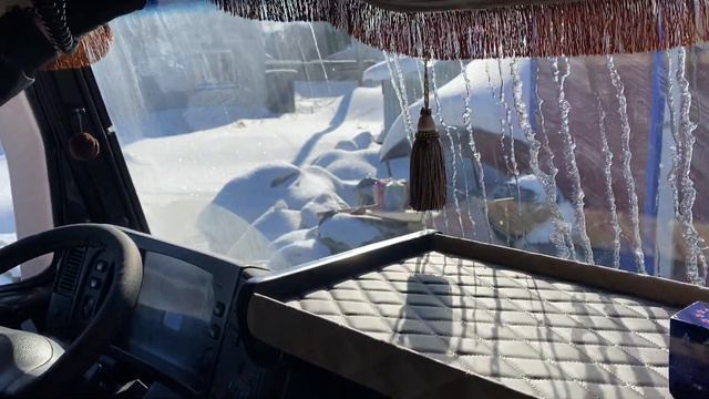 Вот это махина ! МАЗ ПРОСТОР - сделали перетяжку салона установили стол парту  и другие фишки !