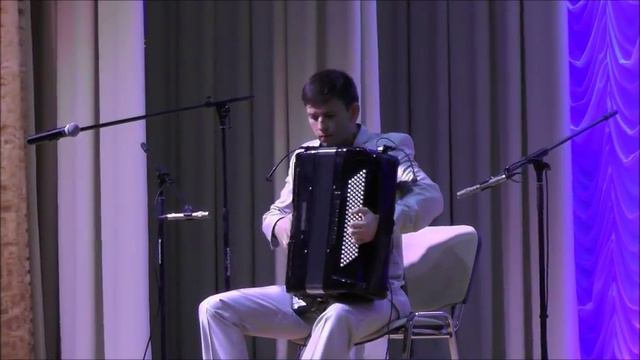 Играет Александр Поелуев