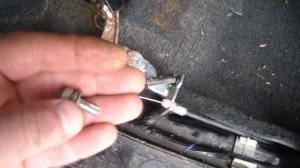 Замена тяги открытия лючка бензобака на Mitsubishi
