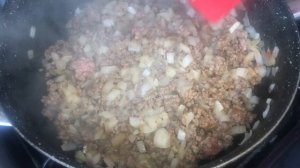 Высыпьте МУКУ в кипящую сковороду с водой и она мгновенно станет деликатесом