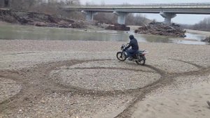 ЗАСТРЯЛИ В ГРЯЗИ НА МОПЕДЕ АЛЬФА, ЖЕСТКАЯ ПОКАТУШКА ПО ГРЯЗИ, СЕРИЯ 2