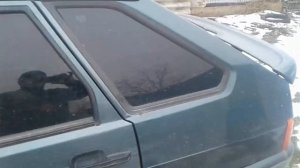 Как открыть дверь автомабиля,если не одна ручка не работает!