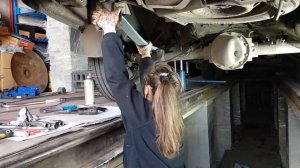 Replacing rear spring I Замена задней рессоры Mercedes-Benz Sprinter 906
