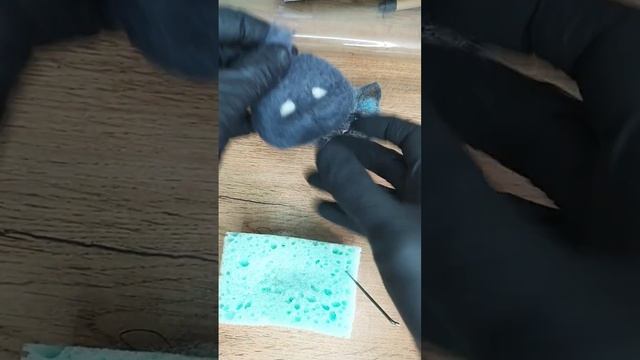 мастер-класс за 1 минуту.#валяние #чеширскийкот #брошь #мастеркласс