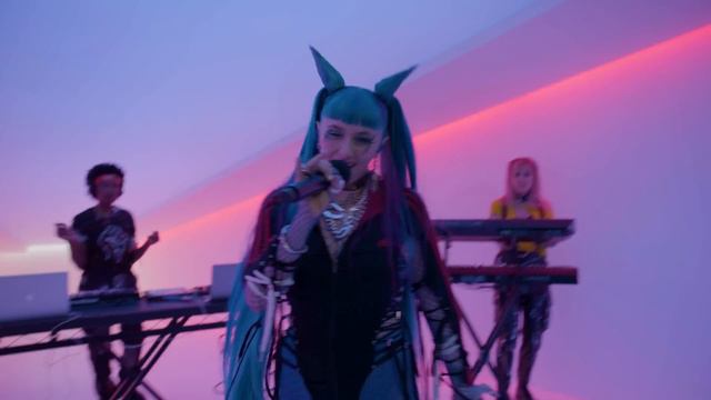 Ashnikko - Daisy (Live) | Vevo DSCVR