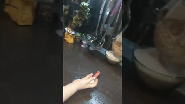 Кошмар! Вредный ребенок орет, кидает ложки, рыдает и дерется. Bad baby Плохой ребенок Обижает сестр смотреть онлайн