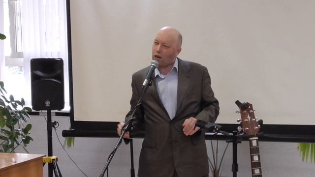 Открывает вечер Александр Степанцев