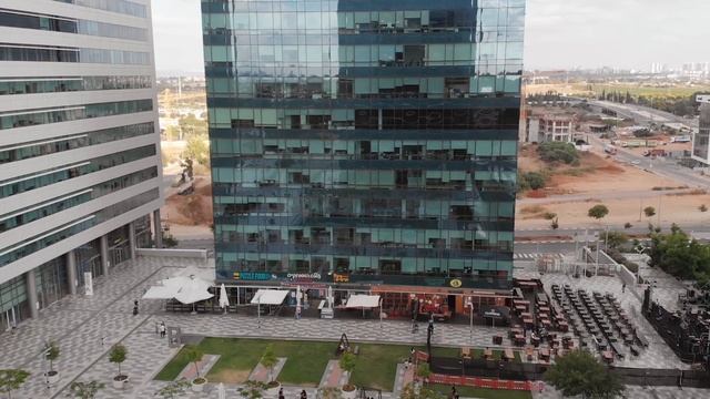 Холон. Дневной полёт, панорама Бизнес-центр Азриэли (Azrieli Holon Center) חולון смотреть онлайн