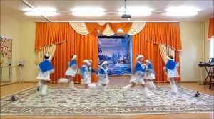"Зимушка-зима" - занимательный зимний танец в исполнении воспитанниц ДОУ "Солнышко"
