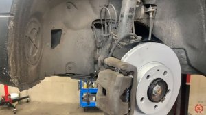 Как заменить передние тормозные диски и колодки Mini Countryman