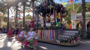 Disney ¡Viva Navidad! Holiday Street Party at the Disneyland Resort 2023