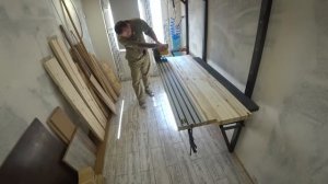 Стол из поддонов или изделие из мусора