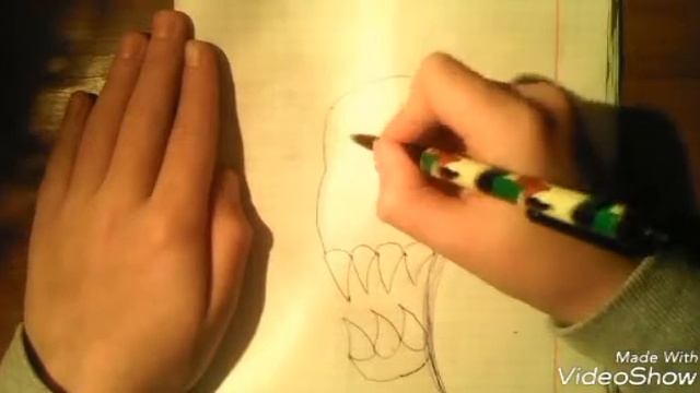 Рисунок ручкой. Рисую череп скелета сбоку.