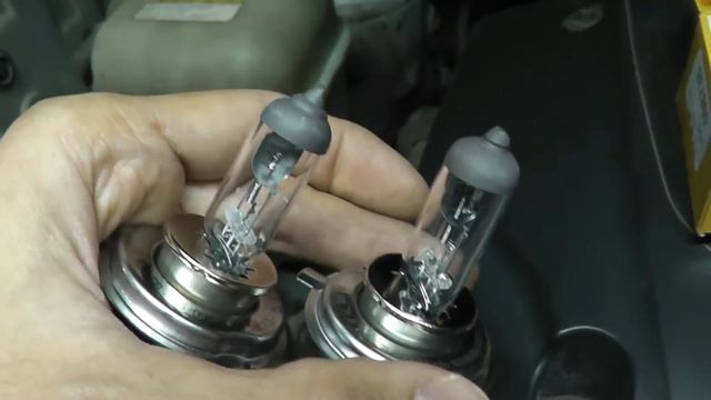 Замена лампы ближнего света Hyundai Tucson Diesel (2008) смотреть онлайн