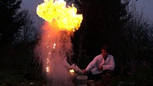 Горячий парафин + Вода = Огненная реакция!