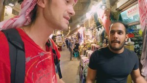 SOS - Дубай. На рынке. Общение с продавцами. Сергей примеряет и пробует все, что предложат |16+