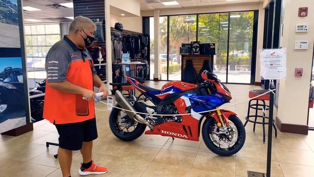 2021 Honda CBR1000RR-R FIREBLADE SP смотреть онлайн