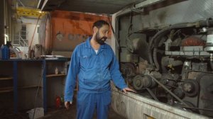 Что нужно делать, если у DAF 105 слышен свист при холодном запуске двигателя?