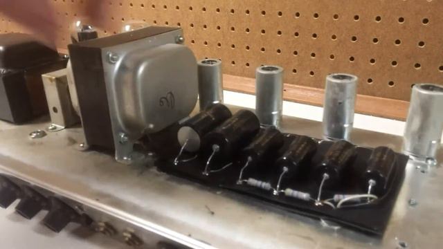 Replacing Electrolytic Capacitors on a Fender Bassman смотреть онлайн