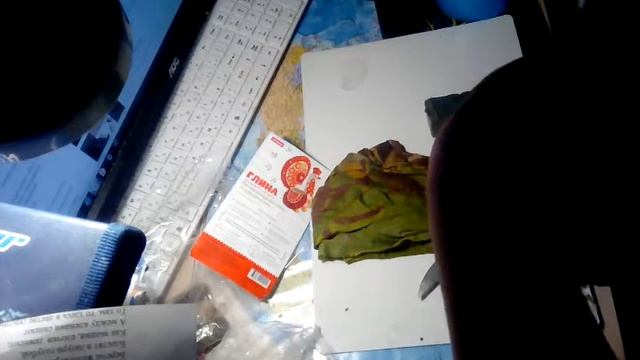 Размегчение голубой глины перед лепкой. смотреть онлайн