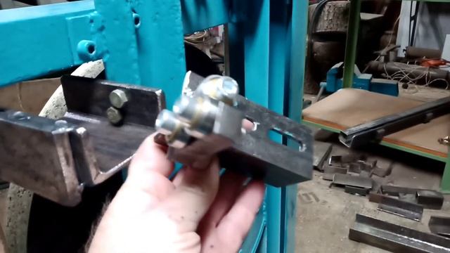 Самодельная ленточная пила по дереву из металлолома своими руками (часть 4). смотреть онлайн