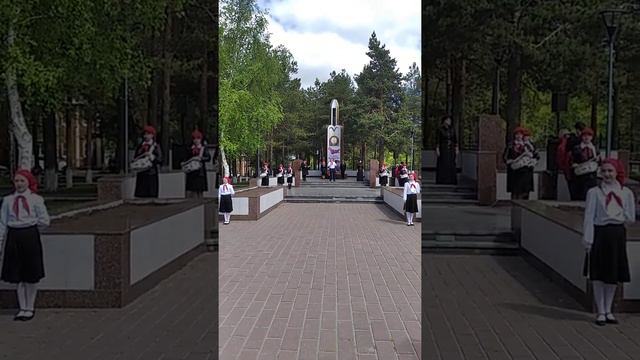 Пионерский парад.  Взвейтесь кострами!