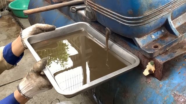 Old Rusty Damaged Large Capacity Air Compressor Restoration // Restoring Old Air Compressor Engine смотреть онлайн