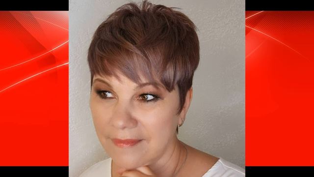 Модные короткие стрижки на весну 2022 для дам старше 50 лет с объемным лицом и пышными формами. смотреть онлайн