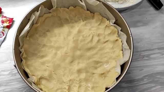 Песочный пирог с творогом и малиной. смотреть онлайн