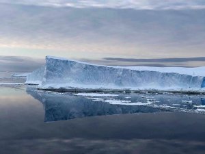 Крупнейший в мире айсберг рискует скоро исчезнуть / События на ТВЦ