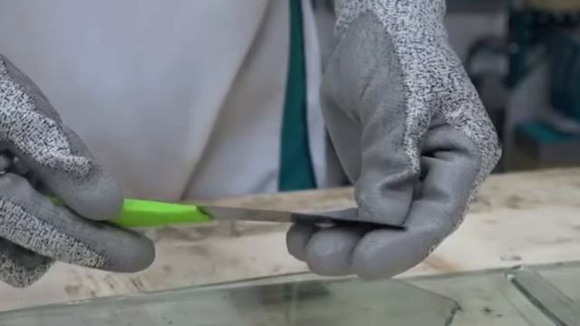 Испытания защитных перчаток компании Total смотреть онлайн